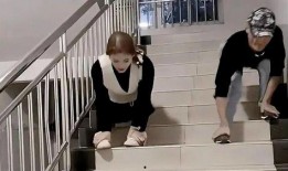 楼梯夫妇爆料视频播放,揭秘背后惊人真相